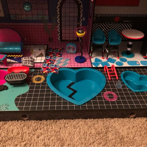 LOL Doll House - Picture 2 of 6